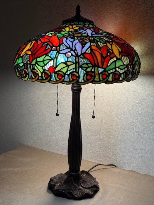 XXL Tiffany stijl tafellamp LOVER’S GARDEN lamp met 2, Antiek en Kunst, Kunst | Designobjecten