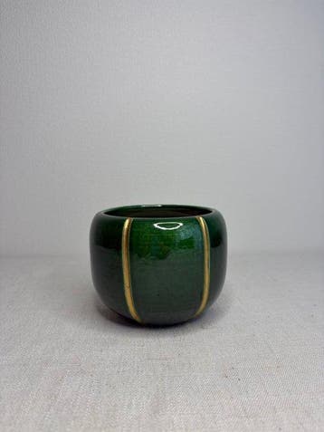 Paar Japanse aardewerken chawan – Diepgroen glazuur met