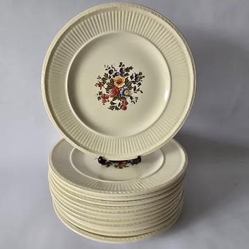 Wedgwood - Cakeschaal / Sandwichschaal en gebaksbordjes -