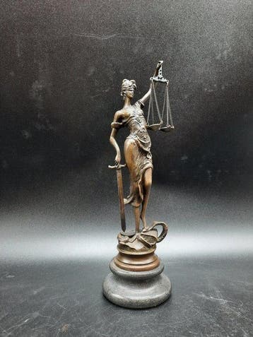 Beeld, Bronze: Lady Justice - 23.5 cm - Brons, Marmer - 2026