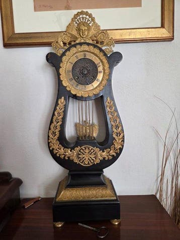 Horloge en forme de lyre - Bois, Bronze - 1800-1850