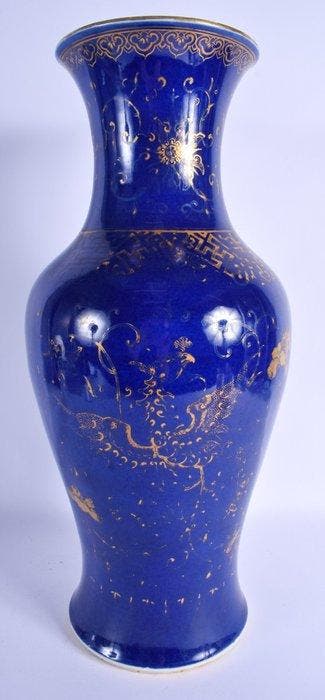 Un vase chinois de la dynastie Qing, de grande taille, du, Antiquités & Art