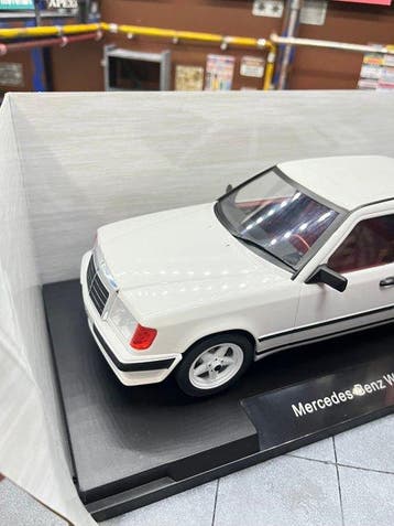 MCG 1:18 - Modelauto - Mercedes W124 Tuning