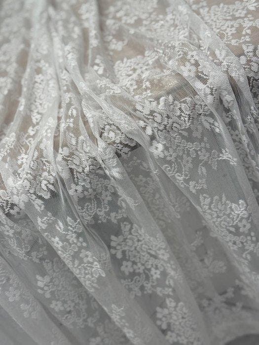 Exclusief geborduurd tuleweefsel, volledig met bloemmotieven, Antiek en Kunst, Antiek | Tapijten, Tafelkleden en Textiel