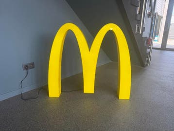 Mc donalds ‘Golden arches ‘ neon/ reclamebord (T.e.m. 21/09), Verzamelen, Merken en Reclamevoorwerpen, Nieuw