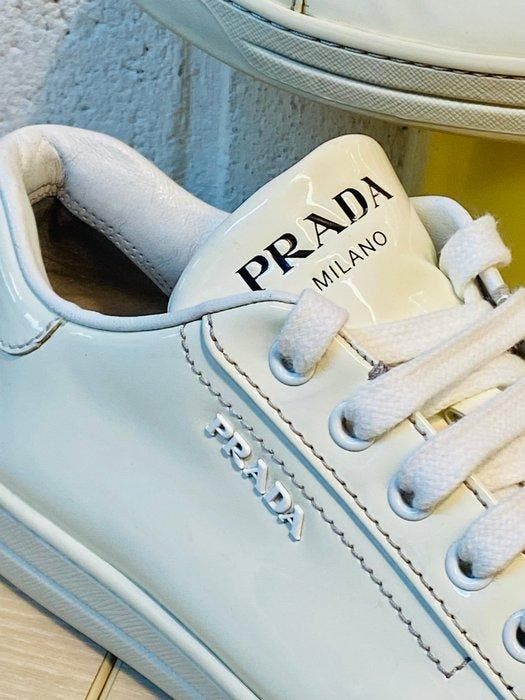 Prada - Basket Écru Beige Vernis Gloss P37 - Sneakers -, Kleding | Heren, Schoenen