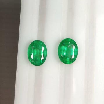 2 pcs Groen Smaragd - 4.11 ct - nternational Colored