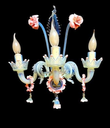Wandkandelaar - Opaalachtig en gekleurd glas. - Drie-lichts