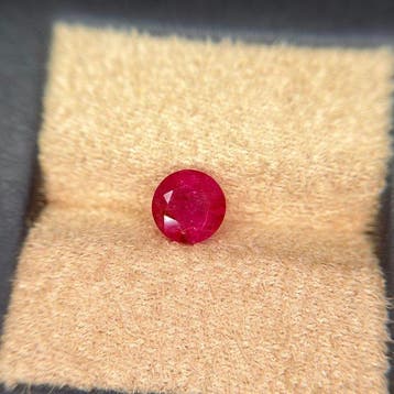 Zonder minimumprijs - 1 pcs Rood Robijn - 2.55 ct -, Handtassen en Accessoires, Nieuw