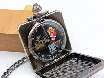 Nintendo - Super Mario Bros. Pocket Watch - Fire Mario -, Games en Spelcomputers, Nieuw