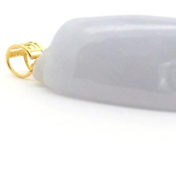 Jade - 18 carats - Pendentif gravé en jadeite lavande non