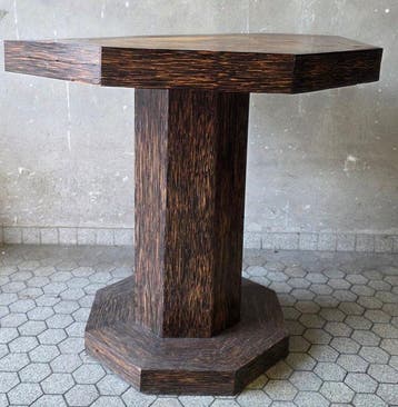 Tafel - Hout - Achthoekige tafel versierd met