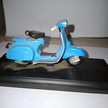 Welly, Solido, Atlas 1:18 - Model motorfiets (3) - Vespa, Nieuw