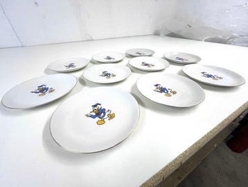 Donald Duck - 10 porcelain cake plates by „Istanbul Porselen, Nieuw