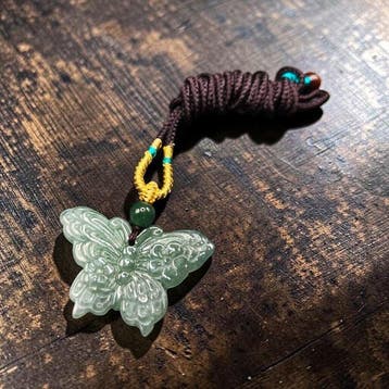 Snijwerk, Butterfly Jade - 24.27 mm - NGTC Gecertificeerd, Verzamelen