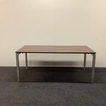 verstelbaar bureau 180x90 cm, Donker bruin blad - grijs, In hoogte verstelbaar, Gebruikt