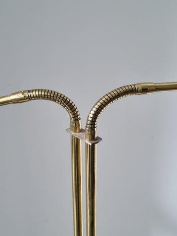 Zweiarmige Vintage Stehleuchte / Leseleuchte – Messing &