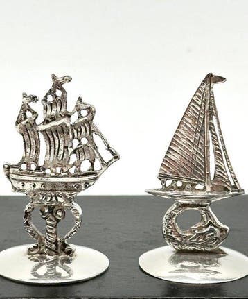 No reserve-Twee handgemaakte antieke zilveren miniaturen
