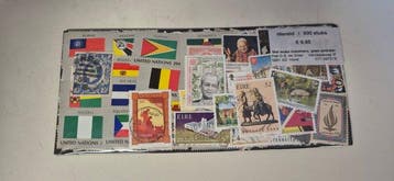 Monde - Lot 146 paquets de timbres Monde