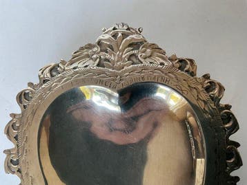 Schaal - Hart voor zoetigheden, sieraden - .1000 zilver, Antiek en Kunst