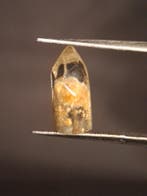 Crystal point of Phantom Quartz - Yellow to orange inclusion, Verzenden