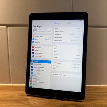Apple iPad (5th Generation) 128GB Wifi - Mobiele telefoon