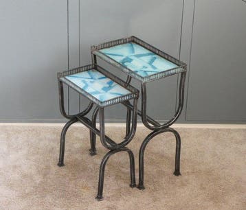 Bijzettafel - Metaal, Glas - Set van twee Franse metalen, Antiek en Kunst