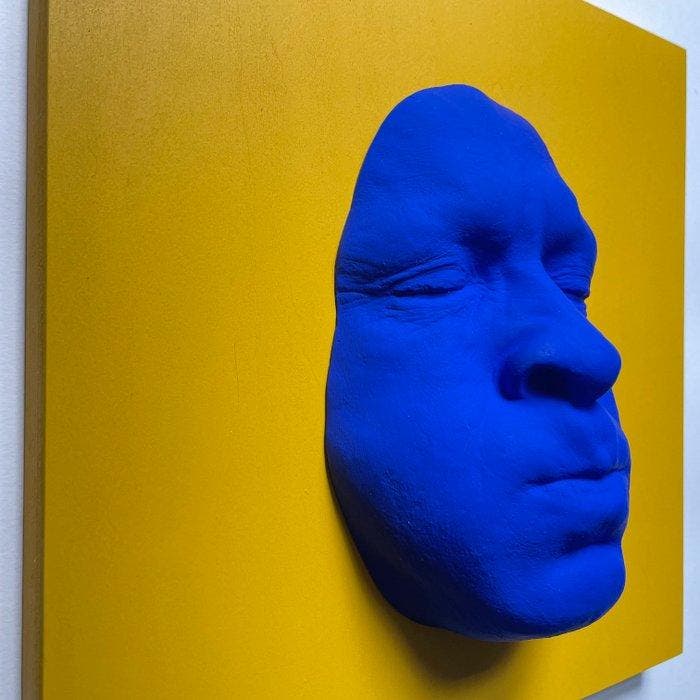 gregos - Blue breathe on yellow background, Antiquités & Art, Art | Objets design