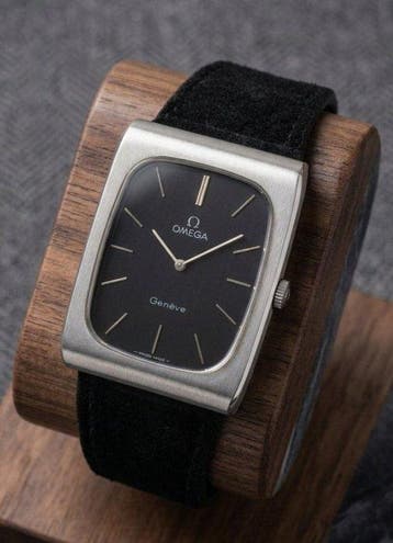 Omega - Vintage Geneve - Tank Case – Matte Black Dial – Cal., Handtassen en Accessoires, Nieuw