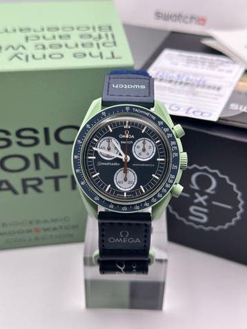 Omega x Swatch - MoonSwatch - Mission on Earth - Sans prix, Handtassen en Accessoires, Horloges | Heren, Nieuw