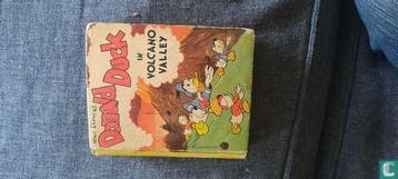 Donald Duck in Volcano Valley - 1947, Eén stripboek, Verzenden, Gelezen