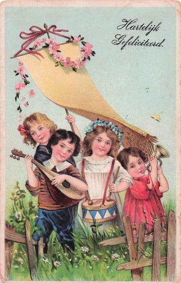 Instruments de musique (international) très variés, y