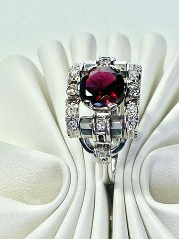 Statement ring - 18 karaat Witgoud - 1.78ct. tw. Granaat -