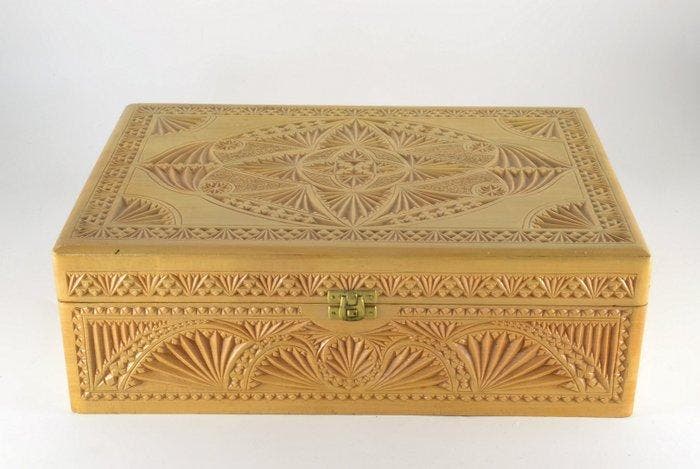 Doos - Hout, Messing - Groot - Friese houtsnede, Antiek en Kunst, Curiosa en Brocante