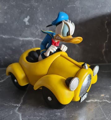 Donald Duck in an angry yellow car - 1 Figurine - Disney -