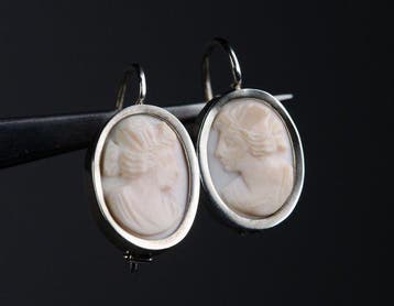 - min. 800 zilver - schelpen camee - Oorbellen