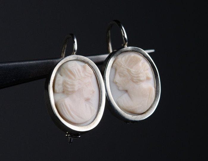 - min. 800 zilver - schelpen camee - Oorbellen, Antiquités & Art, Art | Objets design