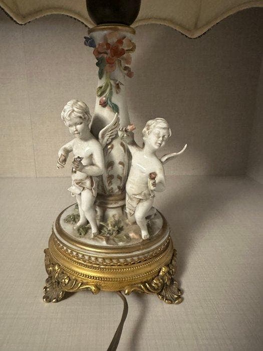 Capodimonte - Tafellamp - Porselein, Brons, stof, Antiquités & Art, Curiosités & Brocante