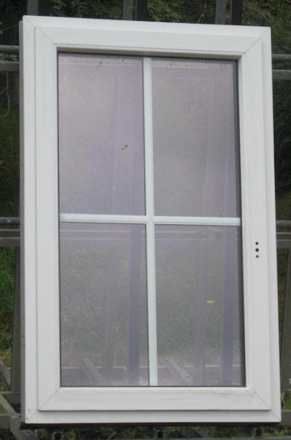 pvc raam , chassis , venster 84 x 133 wit / kwartsgrijs, Bricolage & Construction, Châssis & Portes coulissantes, Enlèvement ou Envoi