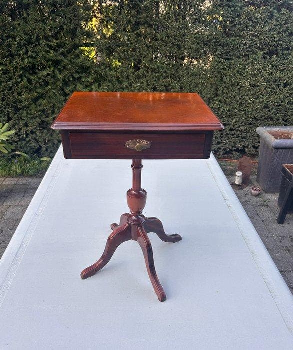Mahonie bijzettafeltje met lade - Engels model in Georgian, Antiquités & Art, Curiosités & Brocante
