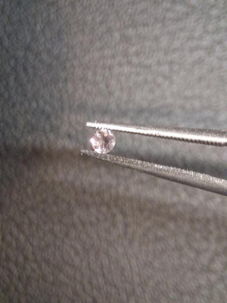 Natural Light Pink Tourmaline – Round Brilliant Faceted 0.05, Handtassen en Accessoires, Overige Accessoires, Nieuw, Verzenden