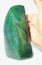 AAA nefrietjade vrijvorm – Diepgroene natuurlijke edelsteen