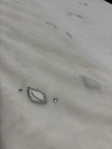 Tissu pour rideaux précieux, tulle français brodé. Style