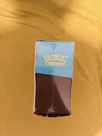 Pokémon - 1 Elite trainer box, Hobby en Vrije tijd, Nieuw