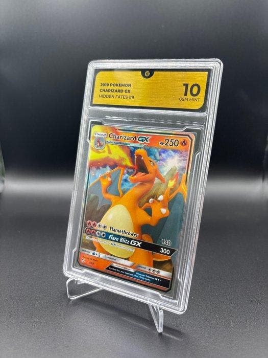 Pokémon - 1 Graded card - Charizard GX 9 Hidden Fates Full, Hobby en Vrije tijd, Verzamelkaartspellen | Pokémon