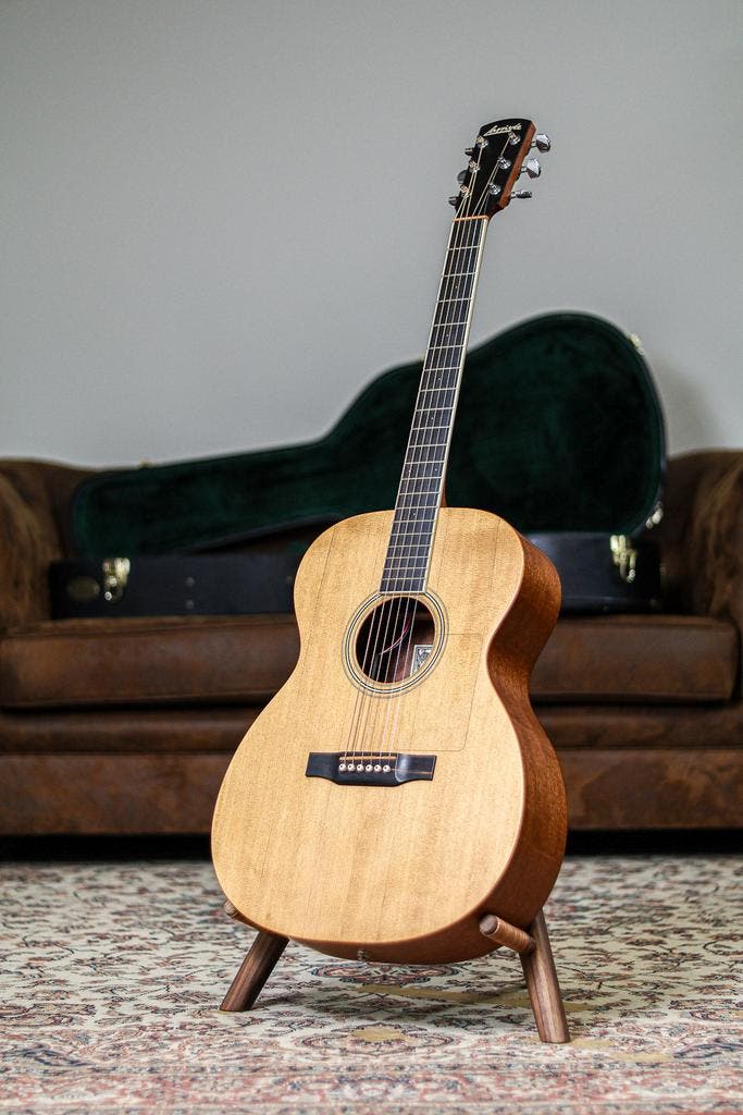 Larrivee OM-01 ca. 2000 | Natural, Musique & Instruments, Instruments à corde | Guitares | Acoustiques, Envoi