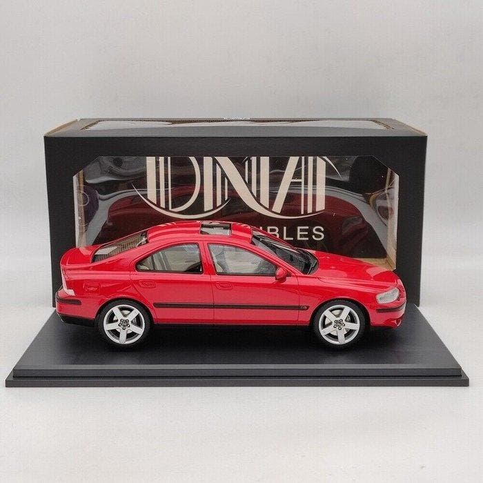 DNA Collectibles 1:18 - Modelauto - Volvo S60 R - 2003 -, Hobby & Loisirs créatifs, Voitures miniatures | 1:5 à 1:12