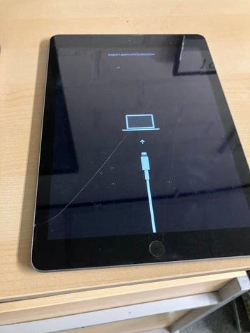 Apple iPads A1475,A1893,A1475,A1893 for parts or repair 4, Games en Spelcomputers, Nieuw