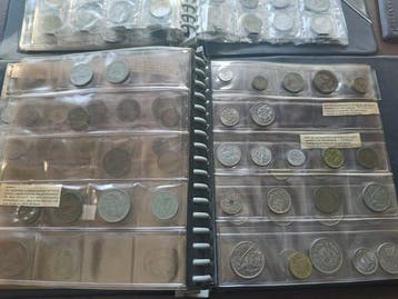 Wereld. 4 Albums of World Coins – Interesting Mix from