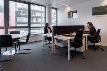 Kantoorruimte voor 5 in EU Square de Meeûs, Verzenden